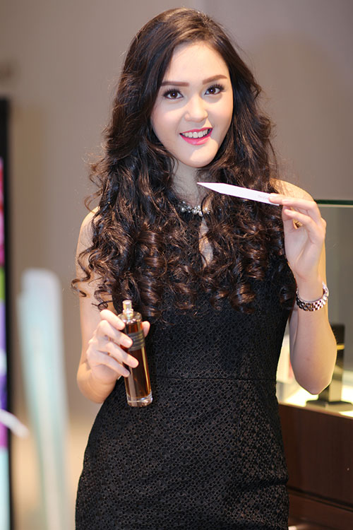 a hau hoang anh bat ngo thon gon - 4