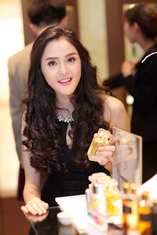 a hau hoang anh bat ngo thon gon - 5
