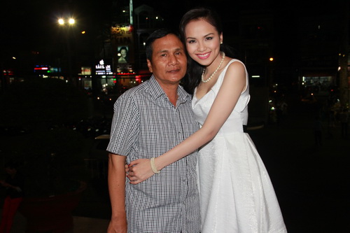 hh diem huong lan dau khoe ba ruot - 6