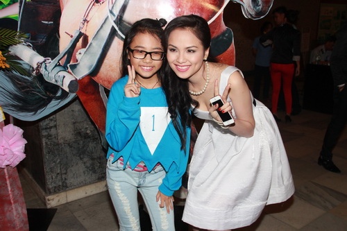 hh diem huong lan dau khoe ba ruot - 10