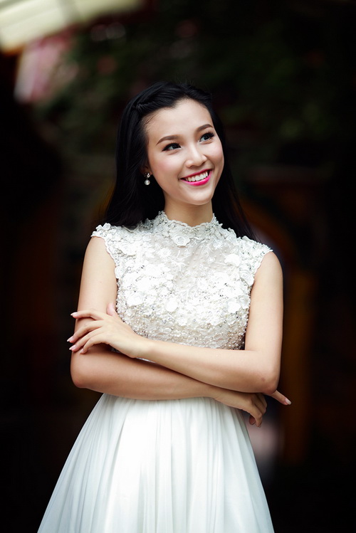 a hau hoang oanh dep rang nguoi tuoi xuan - 2