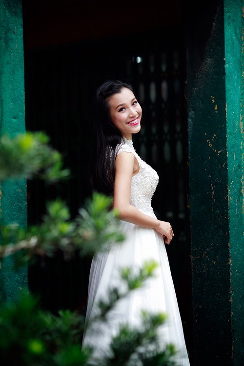 a hau hoang oanh dep rang nguoi tuoi xuan - 6