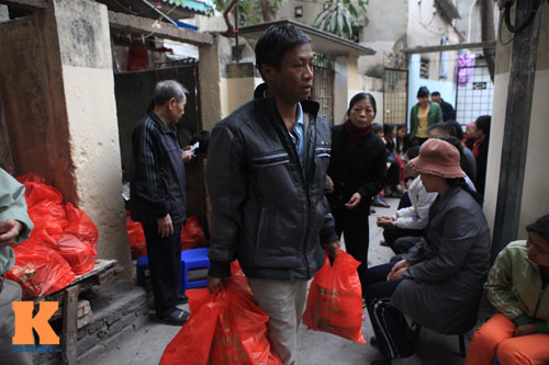 ha noi: tet buon o xom chay than - 14