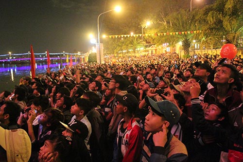 phao hoa ruc sang, xuan da ve tren khap moi mien - 18