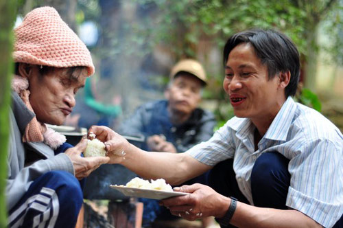 cha con "nguoi rung": khong an tet bang chuot nuong nua! - 3