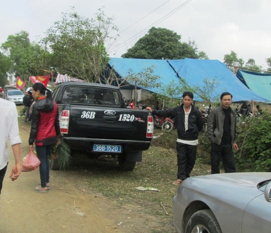 xe bien xanh day o le hoi phu na - 5
