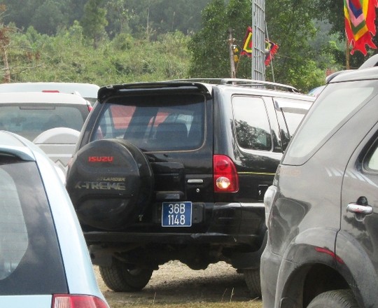 xe bien xanh day o le hoi phu na - 3