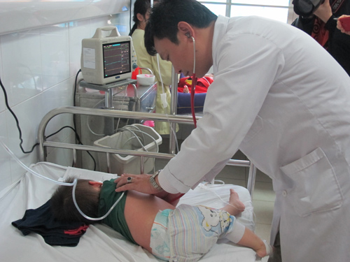 bát thuòng trong dịch sỏi ỏ trẻ em - 1