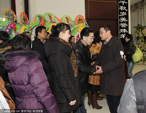 dam tang nghe si luc linh dong xay ra xo xat - 1