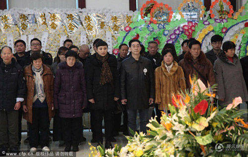 dam tang nghe si luc linh dong xay ra xo xat - 2