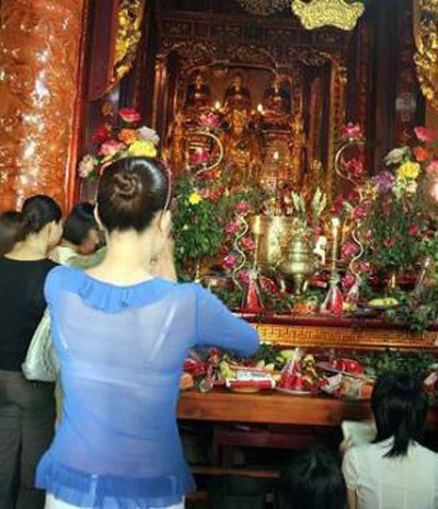 nhuc mat: vay ngan, ao ho di le chua - 3