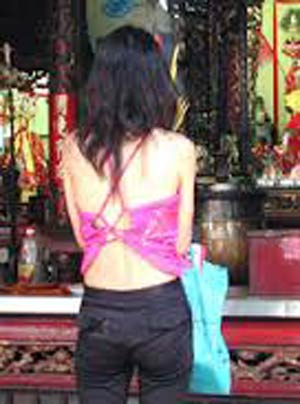 nhuc mat: vay ngan, ao ho di le chua - 11