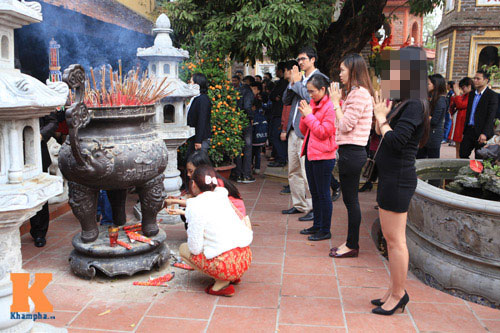 nhuc mat: vay ngan, ao ho di le chua - 2