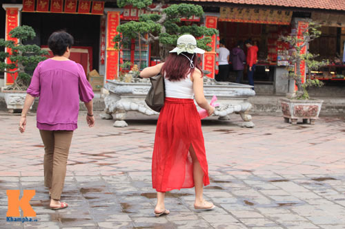 nhuc mat: vay ngan, ao ho di le chua - 8
