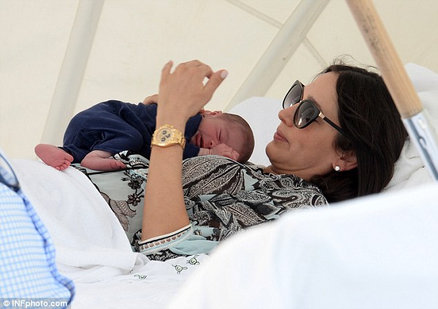 eva "soi" 24/2: anh dau tien cua con trai simon cowell - 2