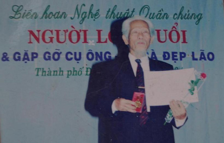 cu ong co 12 con, gan 100 chau o lang truong tho - 1