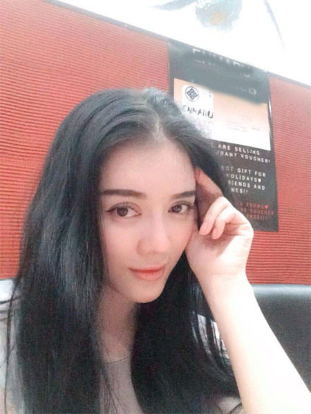 jennifer pham rang ro giua vuon hoa - 3