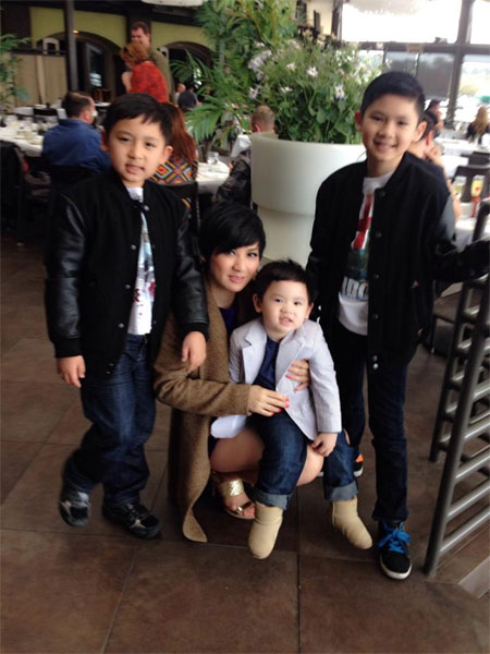 jennifer pham rang ro giua vuon hoa - 4