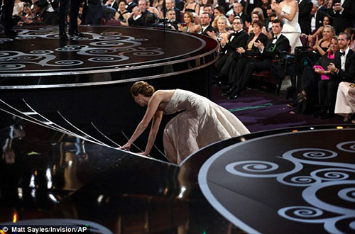 jennifer lawrence lai "vo ech" tai oscar 2014 - 3