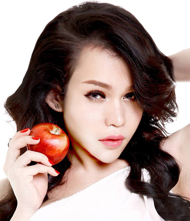 ' Bản sao Hà Hồ ' đăng ảnh chuyển giới đau đớn