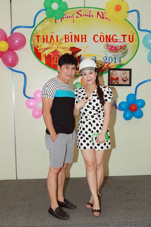 vo chong kieu linh mung hoang map co con trai - 1