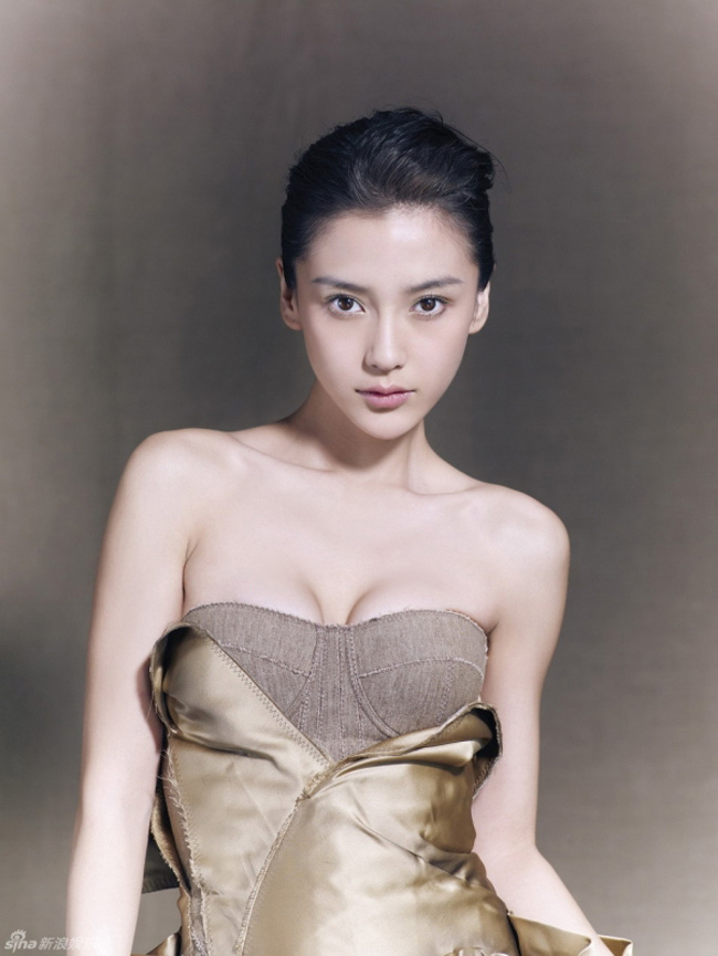 Chiêu sexy của & quot;nữ hoàng dao kéo & quot; xứ Trung