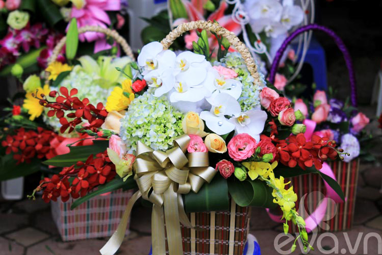 Hoa tặng phái đẹp 8/3 chỉ từ 100 nghìn đồng