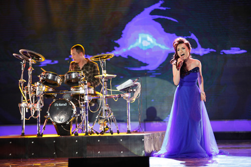 vn idol: nhat thuy tro thanh "con ac mong" - 4