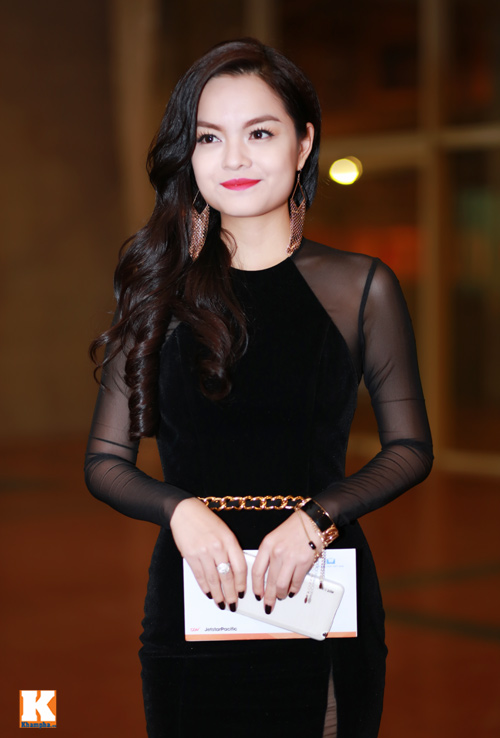 pham quynh anh khoe eo thon dang gon bat ngo - 8