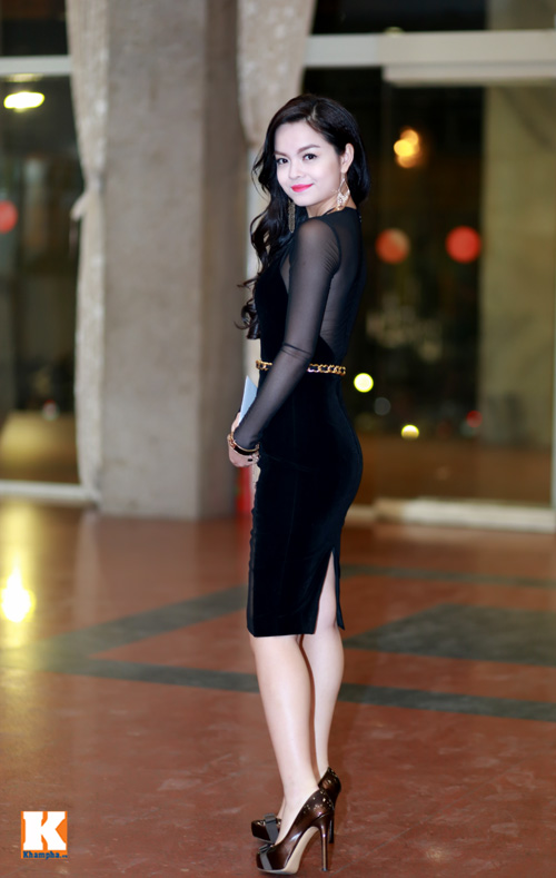 pham quynh anh khoe eo thon dang gon bat ngo - 2