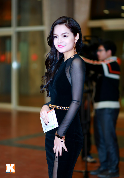 pham quynh anh khoe eo thon dang gon bat ngo - 6
