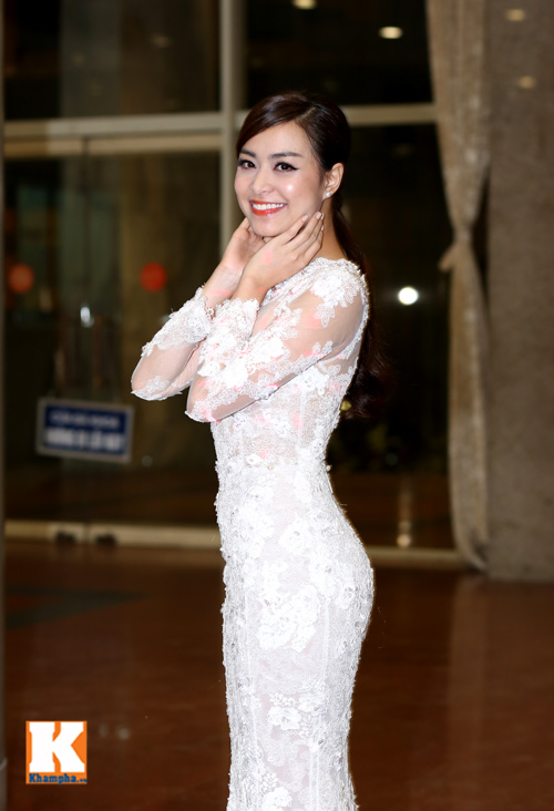 pham quynh anh khoe eo thon dang gon bat ngo - 14