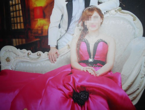 su that co dau om tram trieu bo tron sau dam cuoi - 1