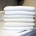 Nhà đẹp - Mẹo tẩy trắng, khử mùi khăn tắm ngày mưa