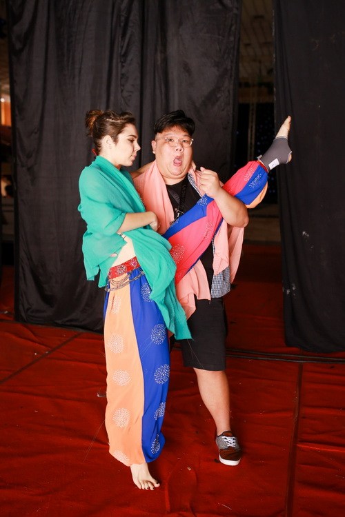 angela phuong trinh khoe eo thon tren san tap - 14