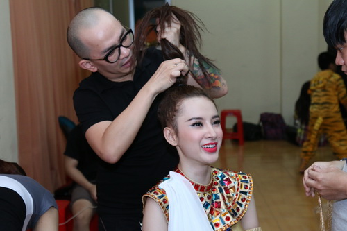 angela phuong trinh gap "su co" khi hoa than nu hoang ai cap - 7