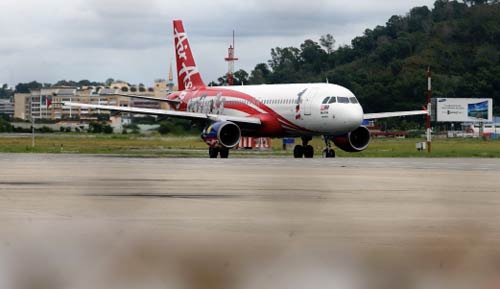 may bay airasia chet may kem tieng no lon - 1