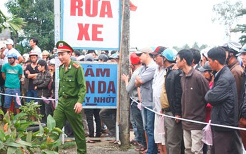 mot cong an xa bi sat hai tai nha voi nhieu vet thuong o dau - 1