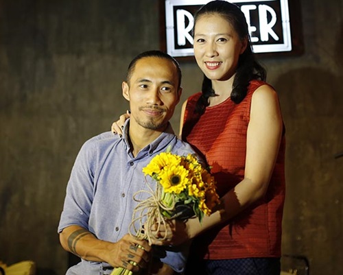 pham anh khoa duoc vo xinh dep quan tam het muc - 2