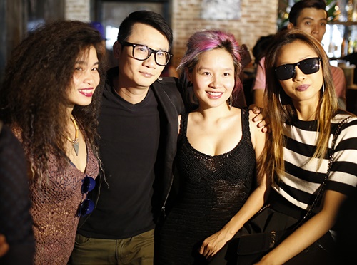 pham anh khoa duoc vo xinh dep quan tam het muc - 7