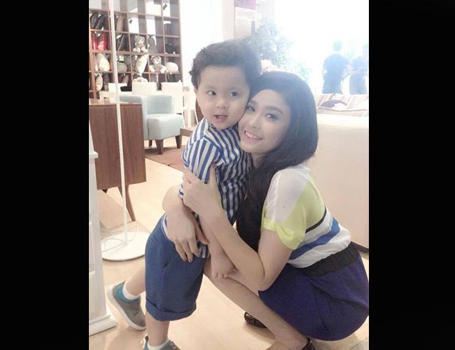 & quot;Hoàng tử tóc xù & quot; cực đáng yêu của Trương Quỳnh Anh
