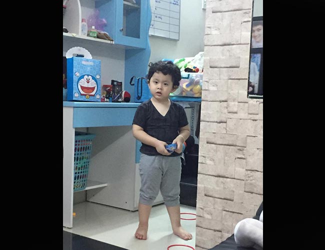 & quot;Hoàng tử tóc xù & quot; cực đáng yêu của Trương Quỳnh Anh