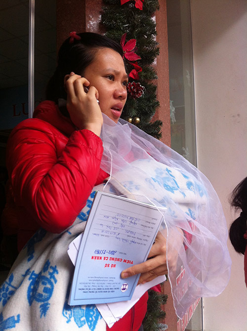 mua dich den, vat va xep hang cho tiem phong cho con - 12