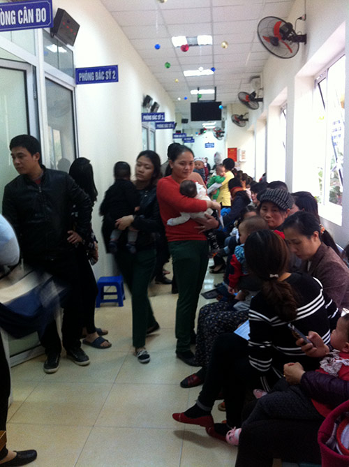 mua dich den, vat va xep hang cho tiem phong cho con - 2