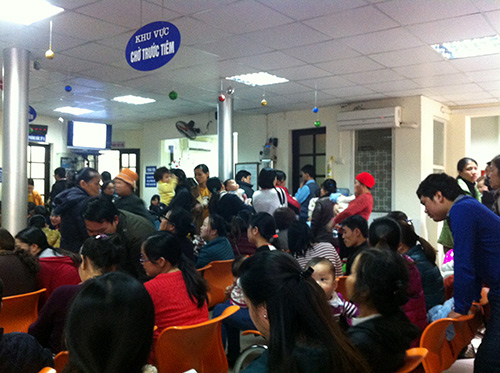 mua dich den, vat va xep hang cho tiem phong cho con - 1