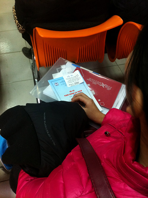 mua dich den, vat va xep hang cho tiem phong cho con - 6