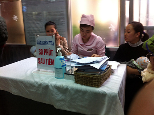 mua dich den, vat va xep hang cho tiem phong cho con - 9