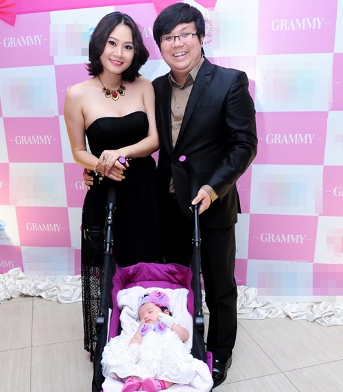 vo gia bao vai tran xinh dep mung con gai day thang - 1