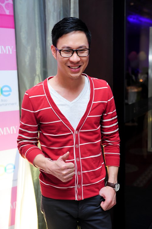 vo gia bao vai tran xinh dep mung con gai day thang - 11