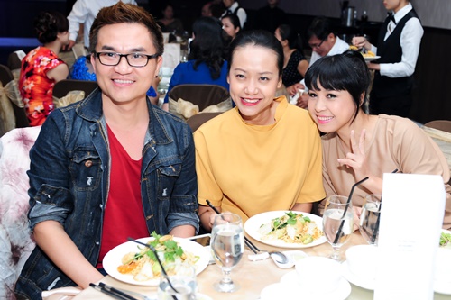 vo gia bao vai tran xinh dep mung con gai day thang - 14